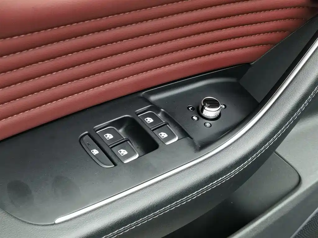 Hongqi HS5 2023 2.0T Pro