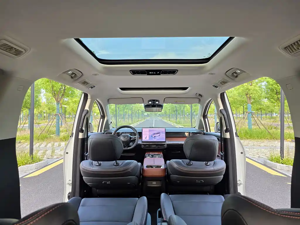 GAC Motor 传祺E8 PHEV — миниатюра 19