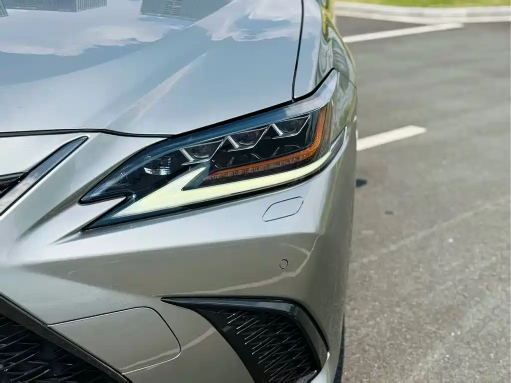 Lexus ES — миниатюра 9