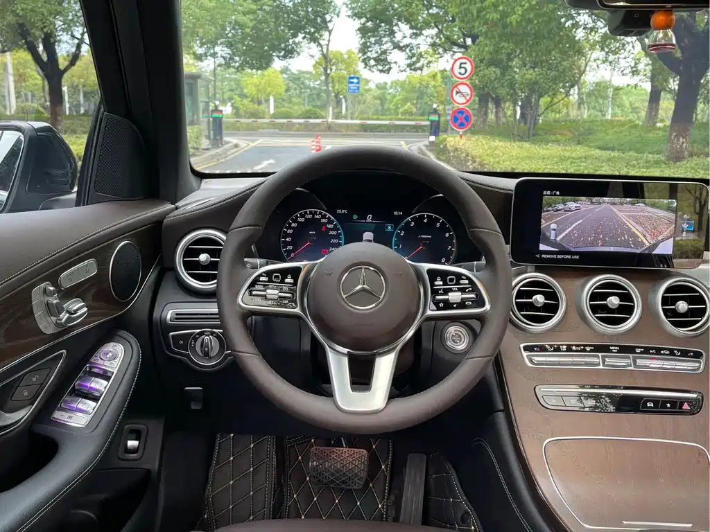 MERCEDES-BENZ GLC
