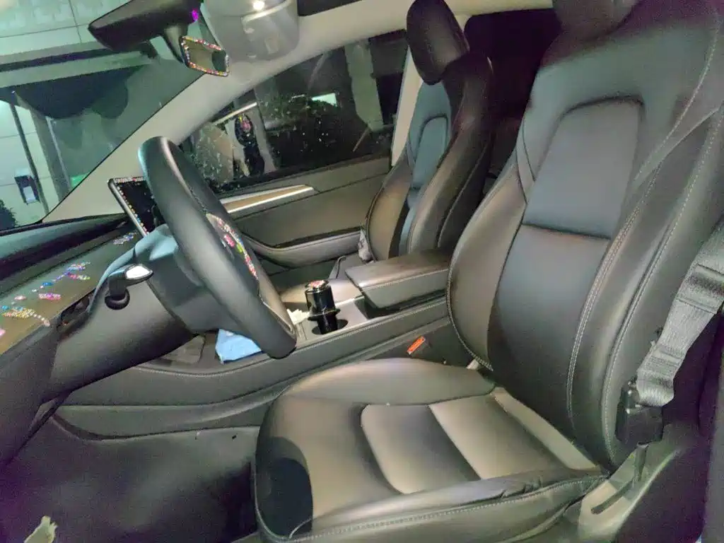 Tesla Model Y — миниатюра 16