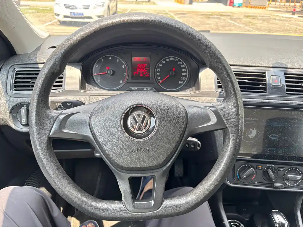 Volkswagen Santana — миниатюра 14
