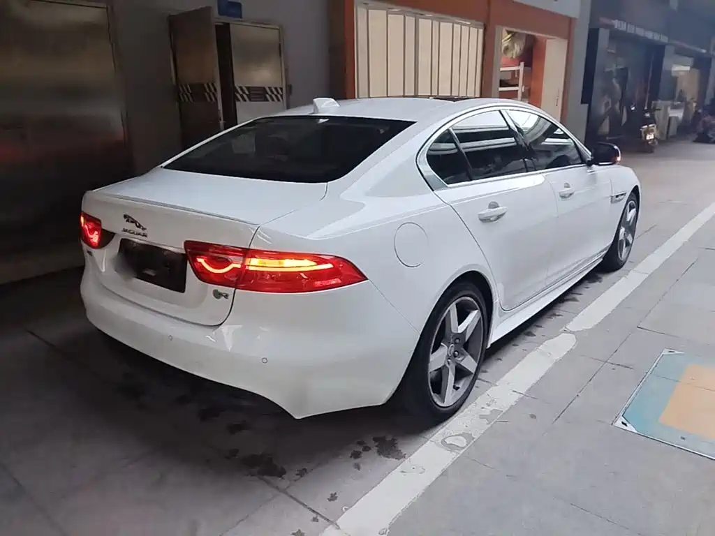 Jaguar XE — миниатюра 7