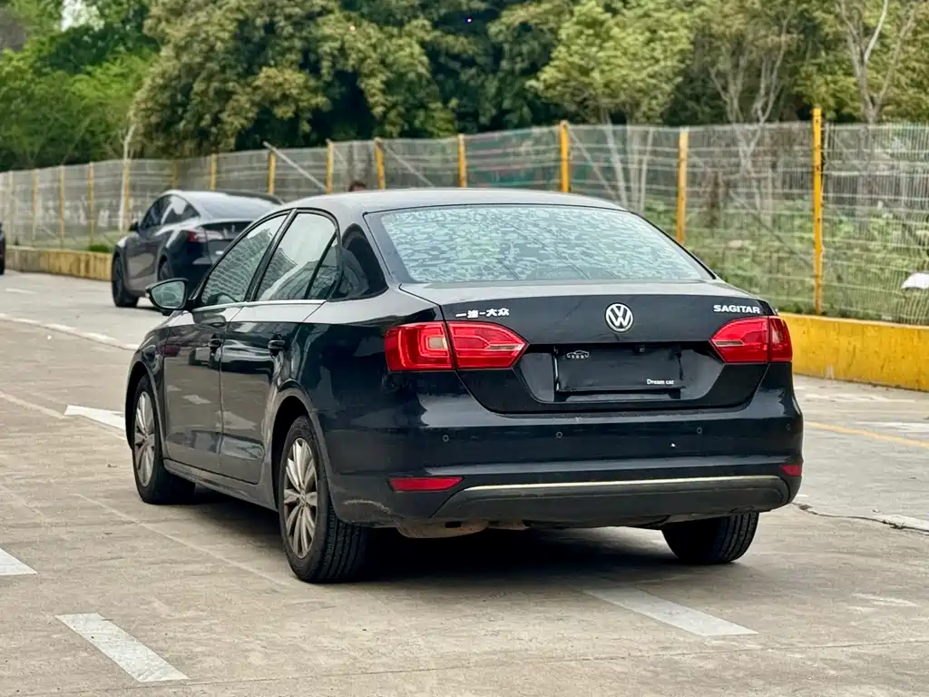 Volkswagen Sagitar 2014 1.6L AT Comfort