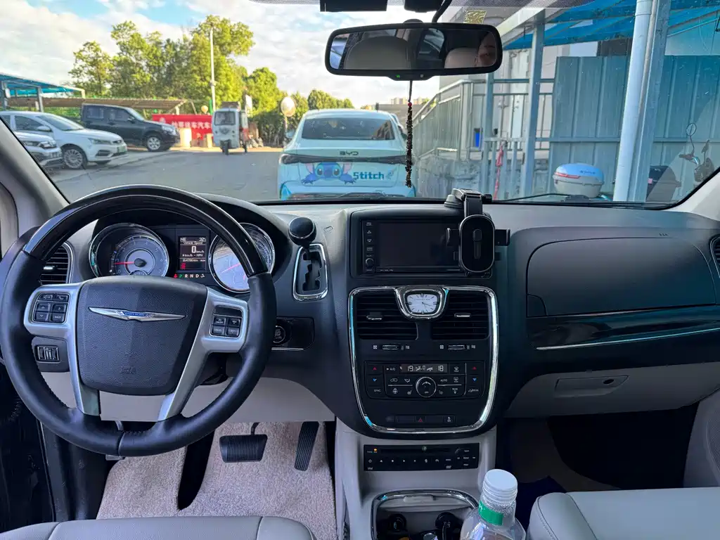 Chrysler Grand Voyager (Import) — миниатюра 8