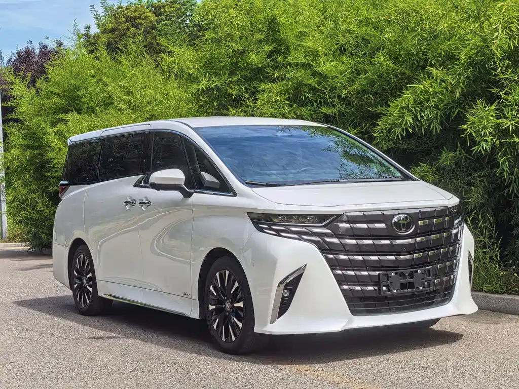 Toyota Alphard — миниатюра 3