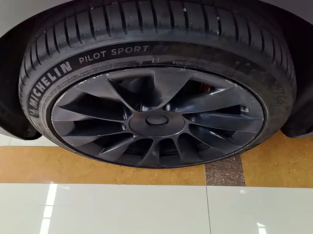 Tesla Model Y — миниатюра 23