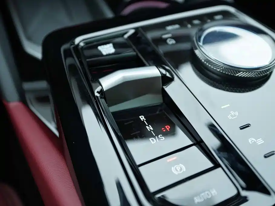 BMW 5 Series — миниатюра 9