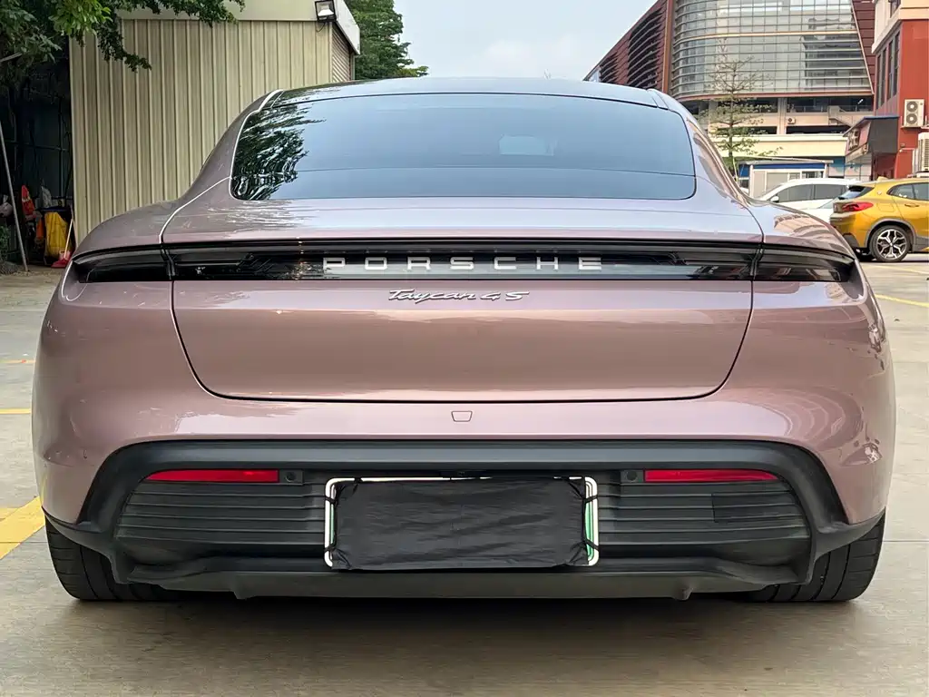 Porsche Taycan — миниатюра 4