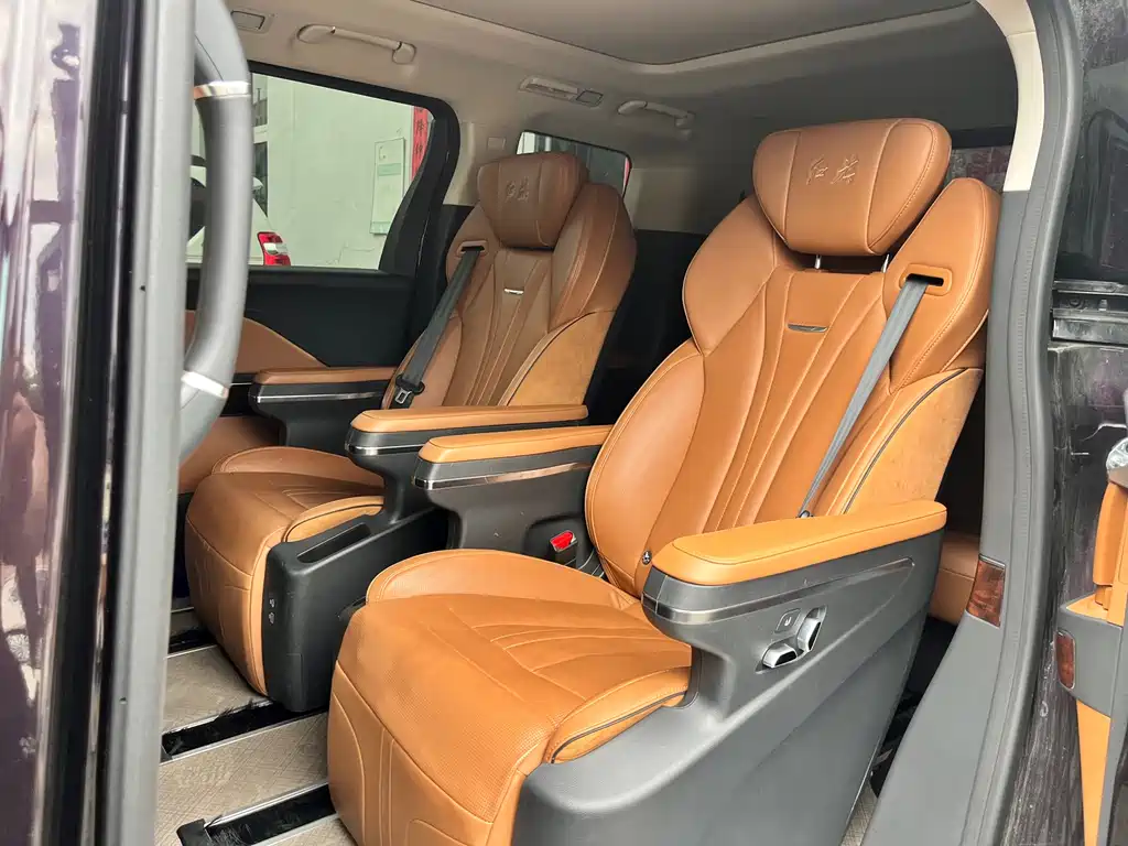 Hongqi HQ9 2023 2.0T