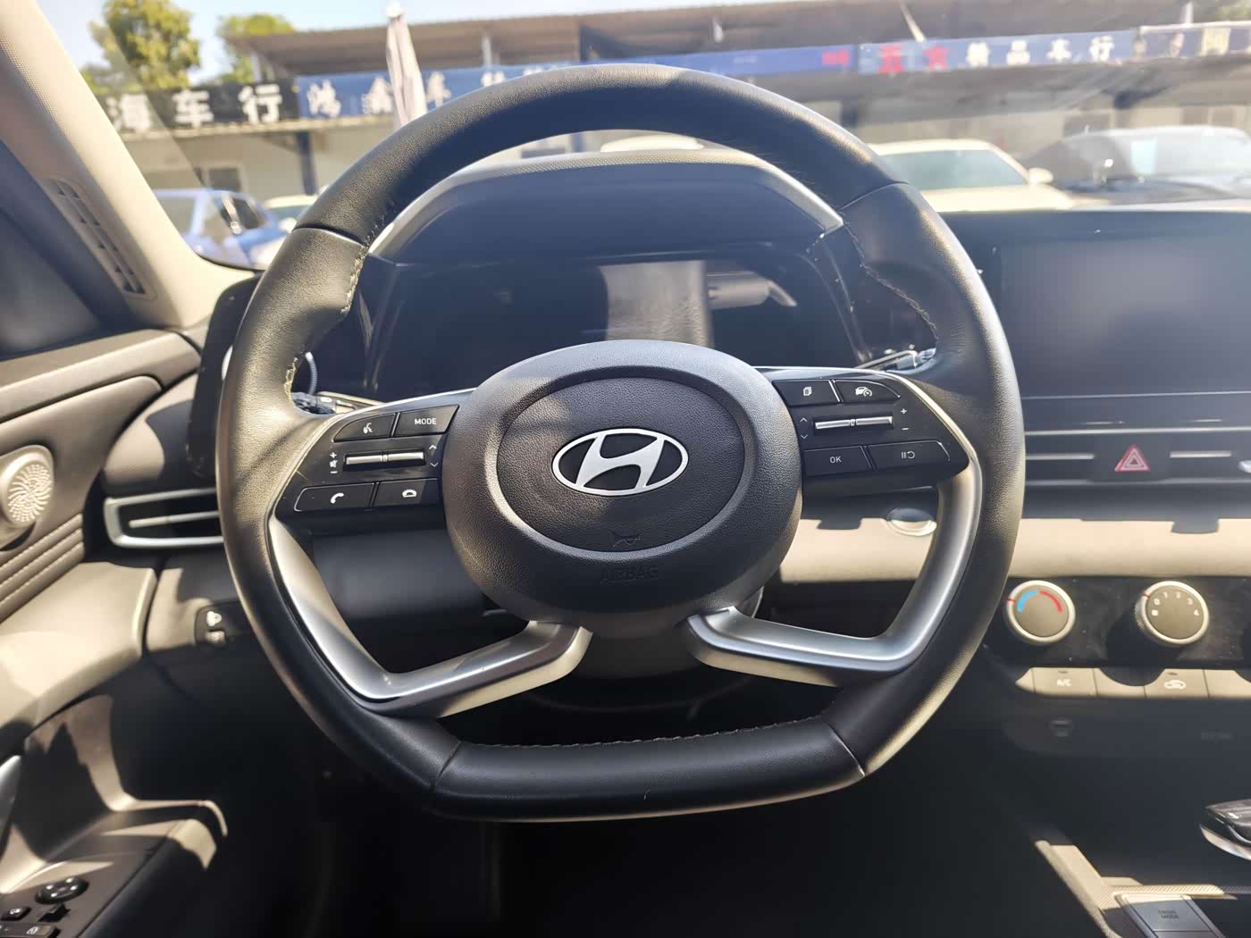 Hyundai Elantra 1.5 л 2024 г. Голубой, пробег 21000 км