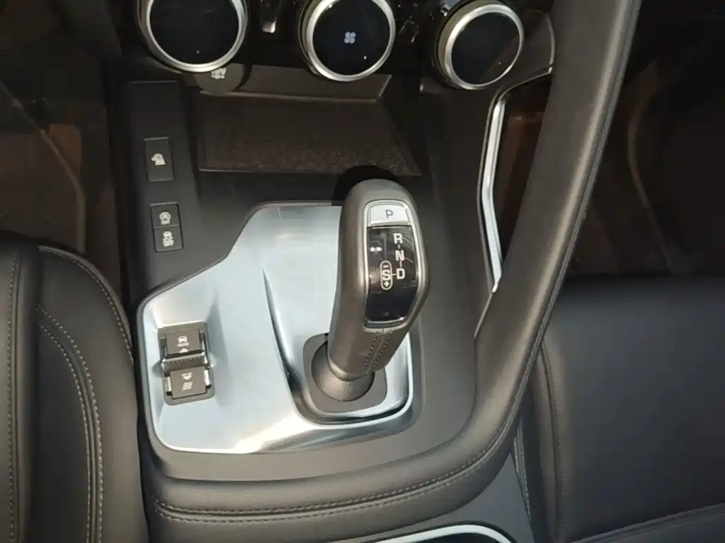 Jaguar E-PACE — миниатюра 14