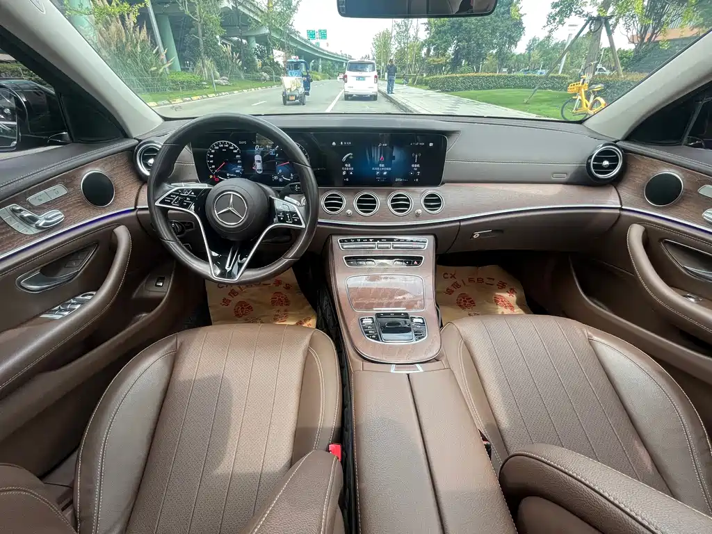 Mercedes-Benz E-Class — миниатюра 6