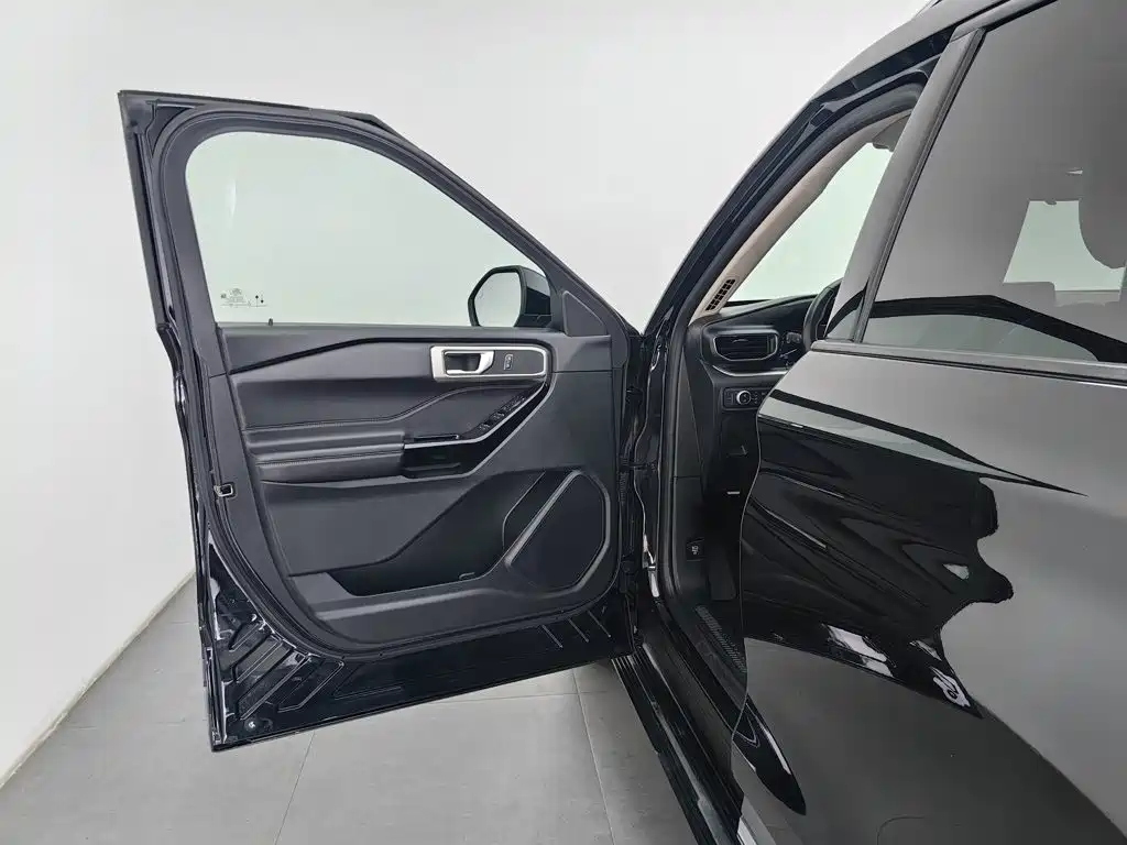 Ford Explorer — миниатюра 8