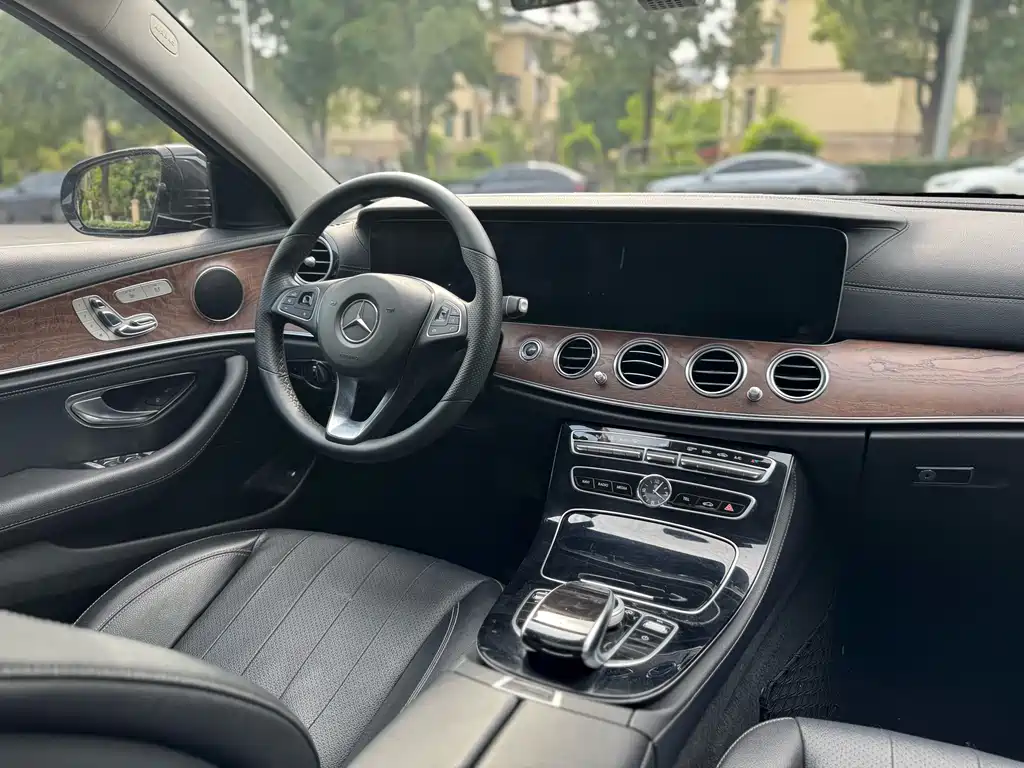 MERCEDES-BENZ E CLASS