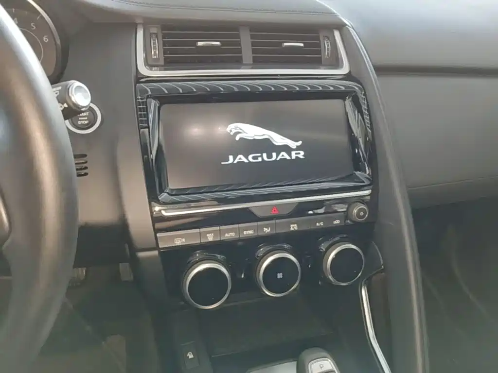 Jaguar E-PACE — миниатюра 13