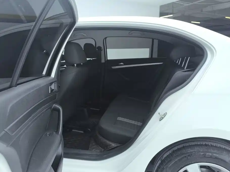 Volkswagen Lavida — миниатюра 10