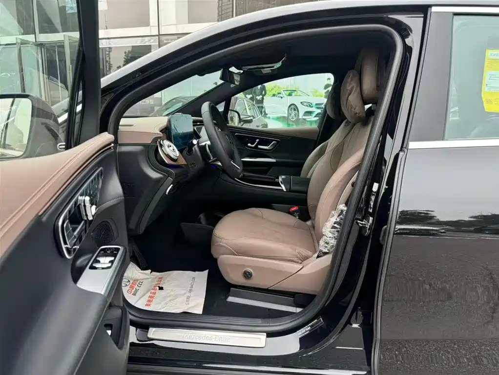 Mercedes-Benz EQE SUV — миниатюра 14