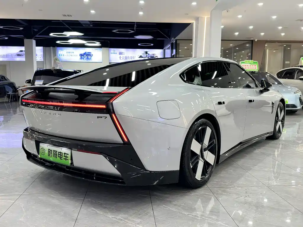 XPeng P7 — миниатюра 12