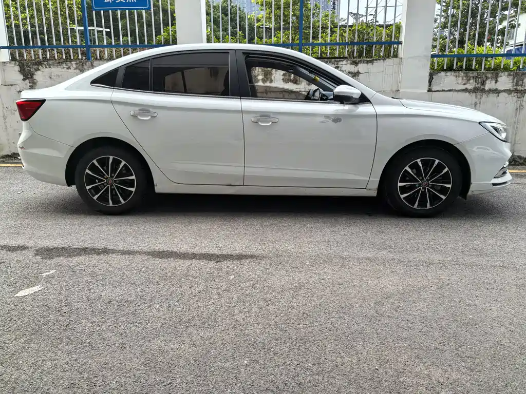 Roewe i5 1.5L Auto 4G Connected Leader Luxury Flagship Edition, фото 4