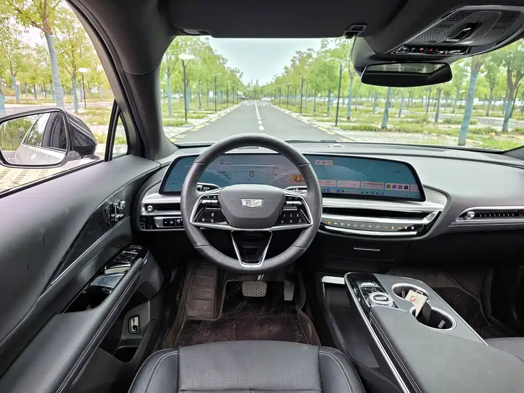 Cadillac Lyriq — миниатюра 16