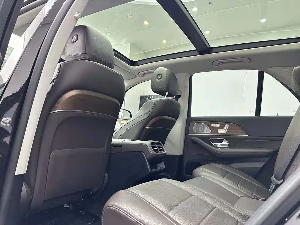 Mercedes-Benz GLE (Import) — миниатюра 14