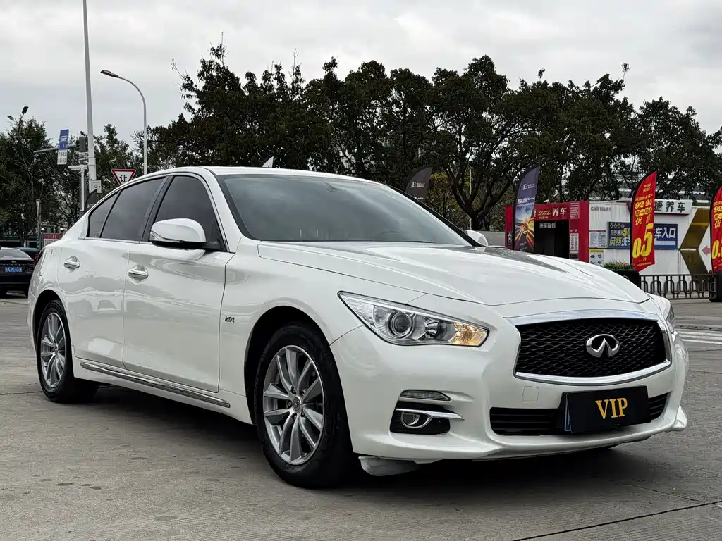 Infiniti Q50L 2015 2.0T Comfort