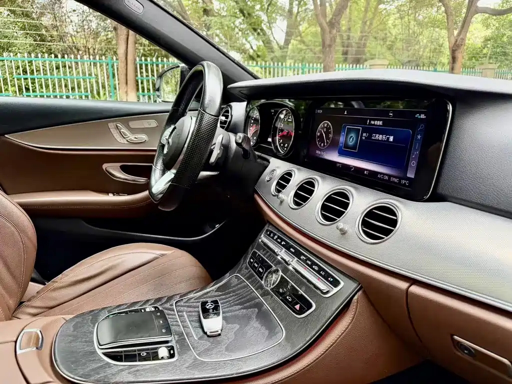 Mercedes-Benz E-Class (Import) — миниатюра 7