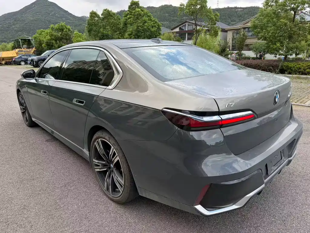 BMW i7 — миниатюра 4
