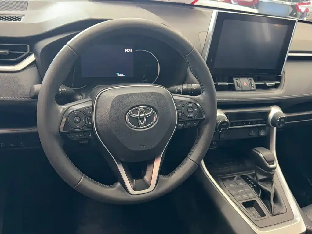 Toyota RAV4 — миниатюра 3