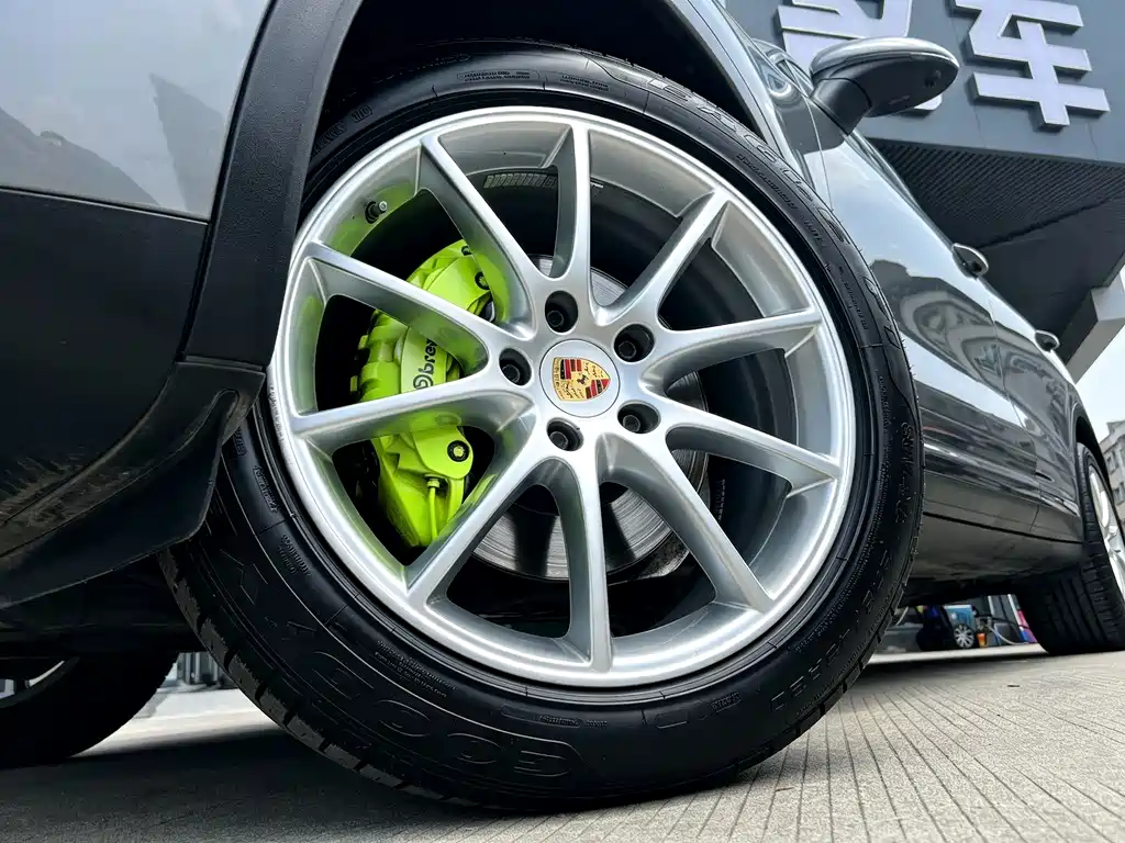 Porsche Cayenne — миниатюра 6