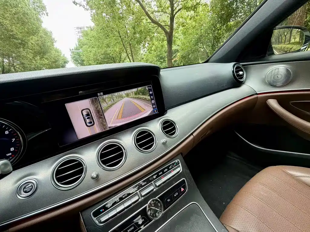 Mercedes-Benz E-Class (Import) — миниатюра 6