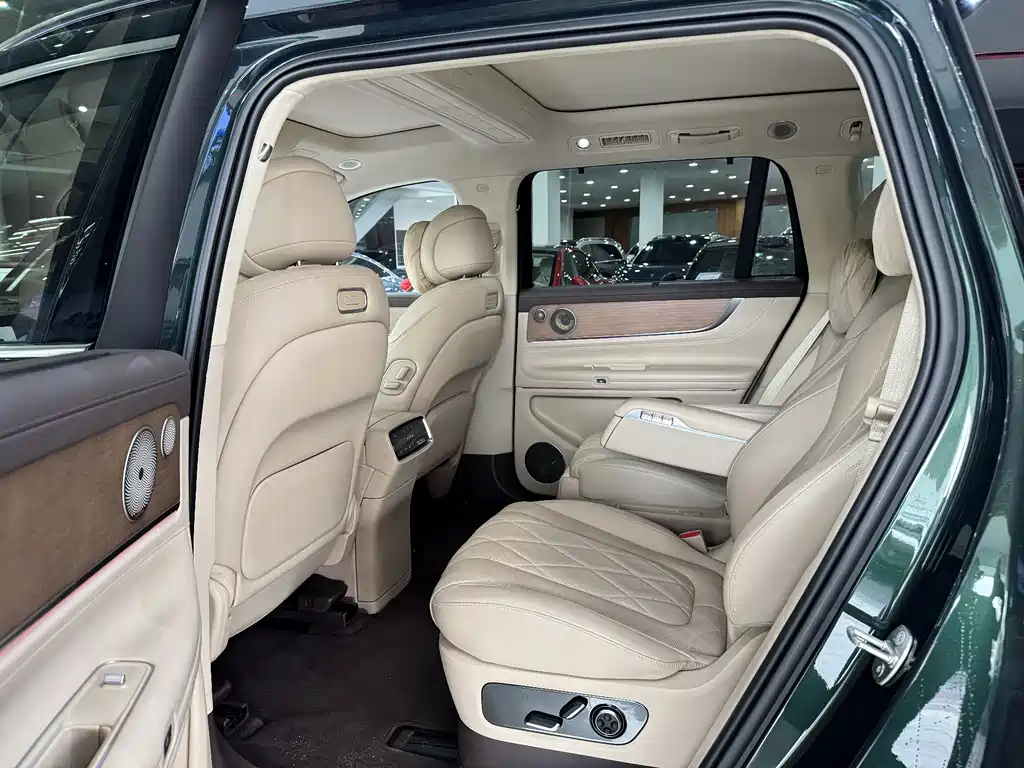 AITO ASK THE WORLD M9