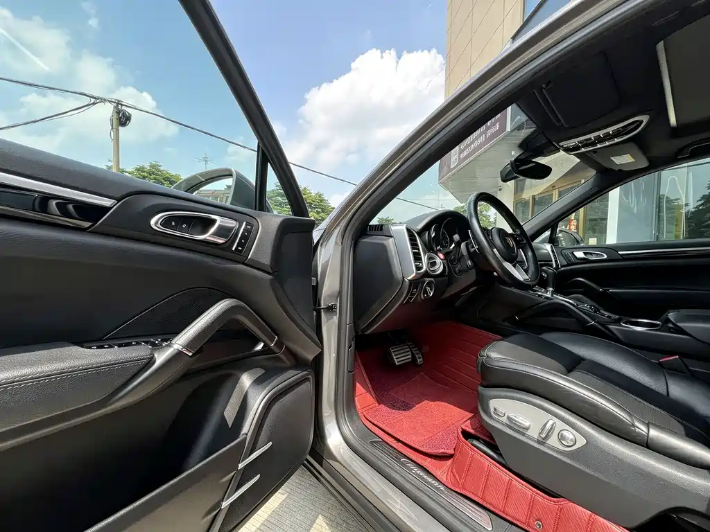 Porsche Cayenne — миниатюра 7