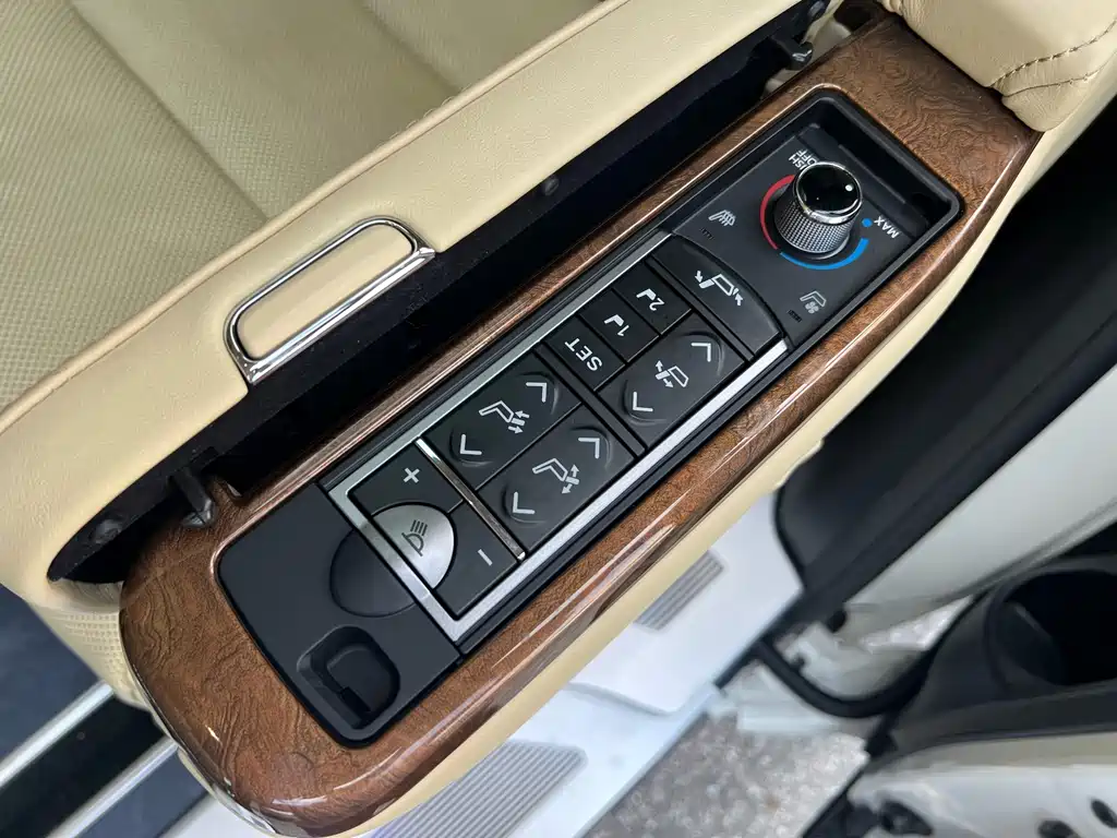 Toyota Alphard — миниатюра 7