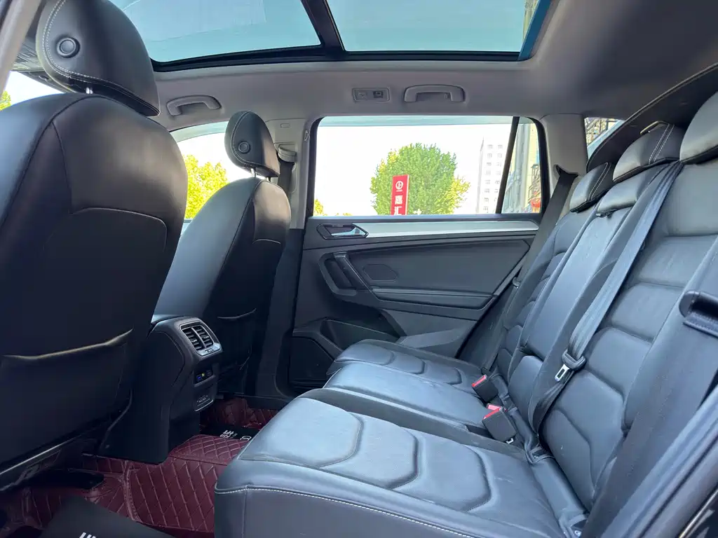 Volkswagen Tiguan L L 2018 330TSI AT Luxury