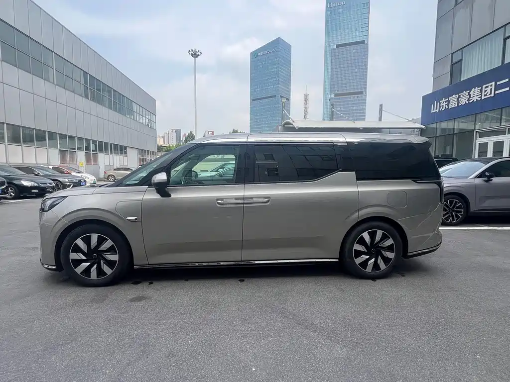 Volvo EM90 — миниатюра 4