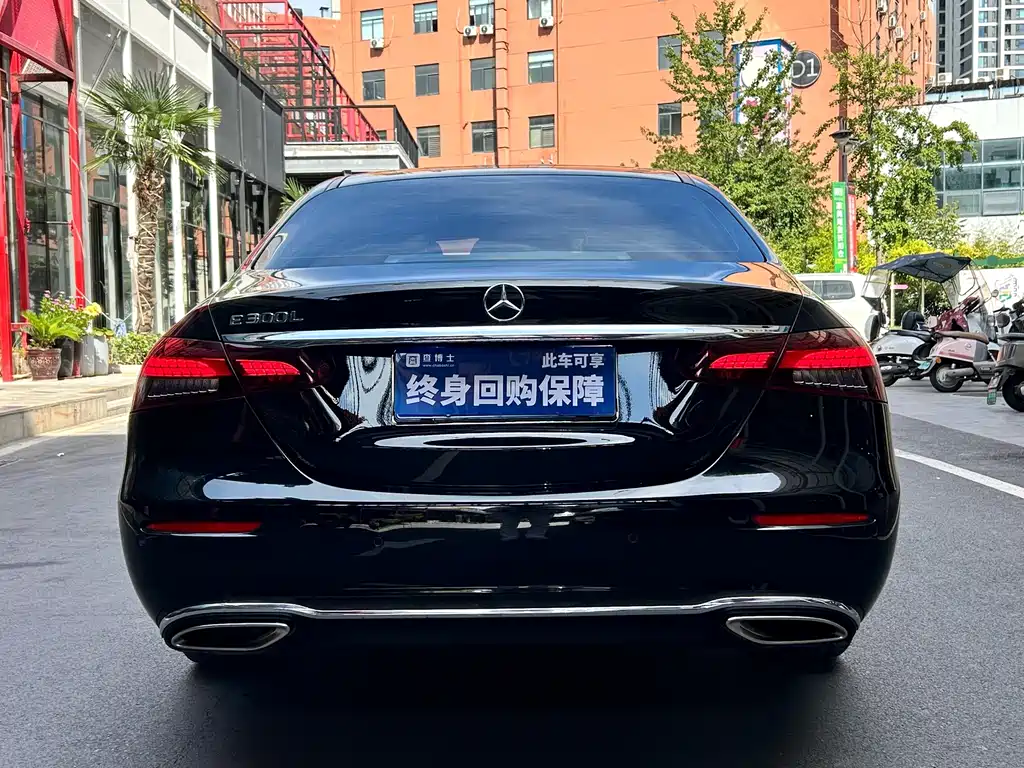 Mercedes-Benz E-Class — миниатюра 7