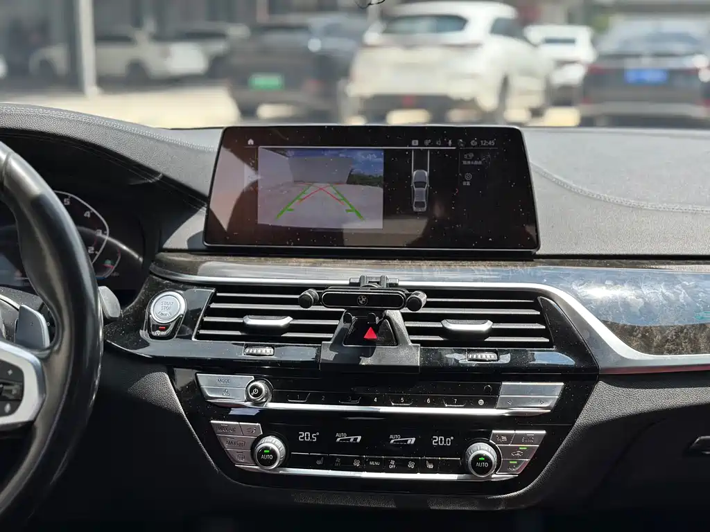 BMW 5 Series — миниатюра 11