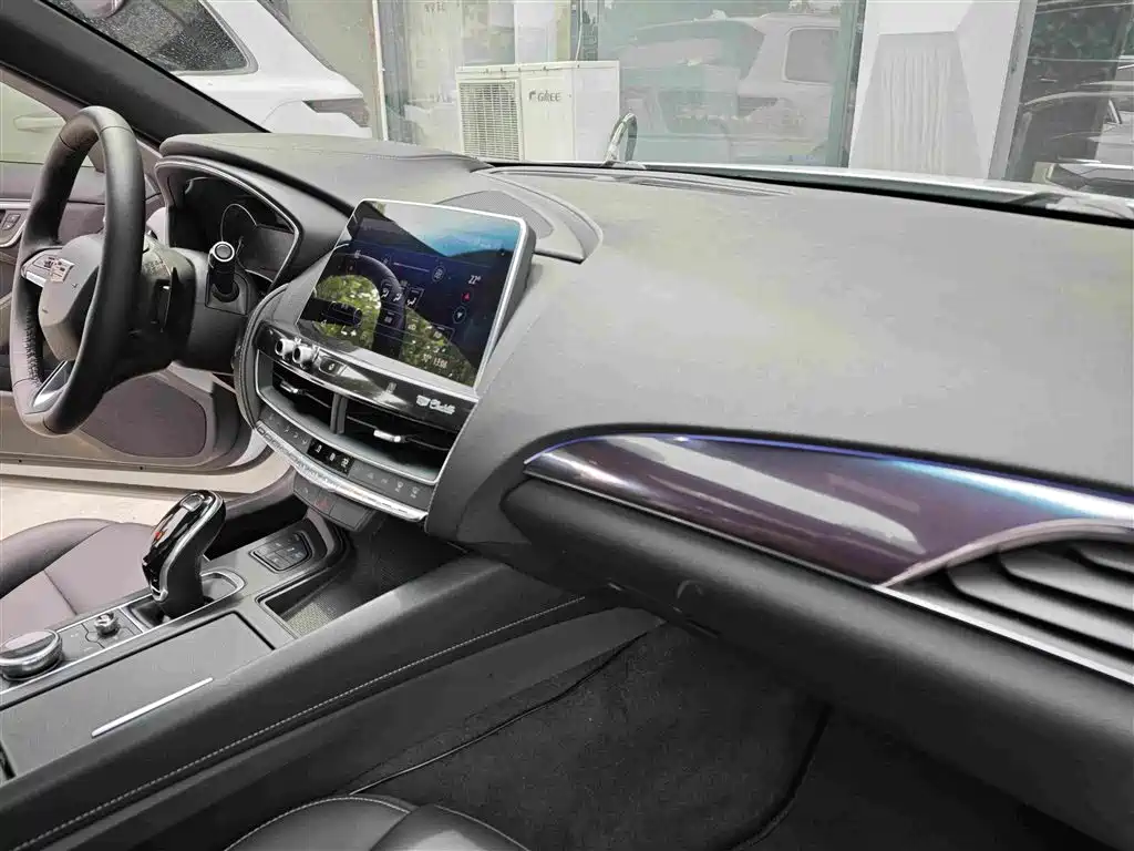 Cadillac CT5 — миниатюра 10