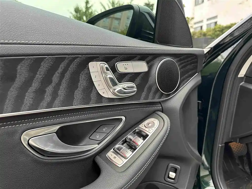 Mercedes-Benz C-Class — миниатюра 12