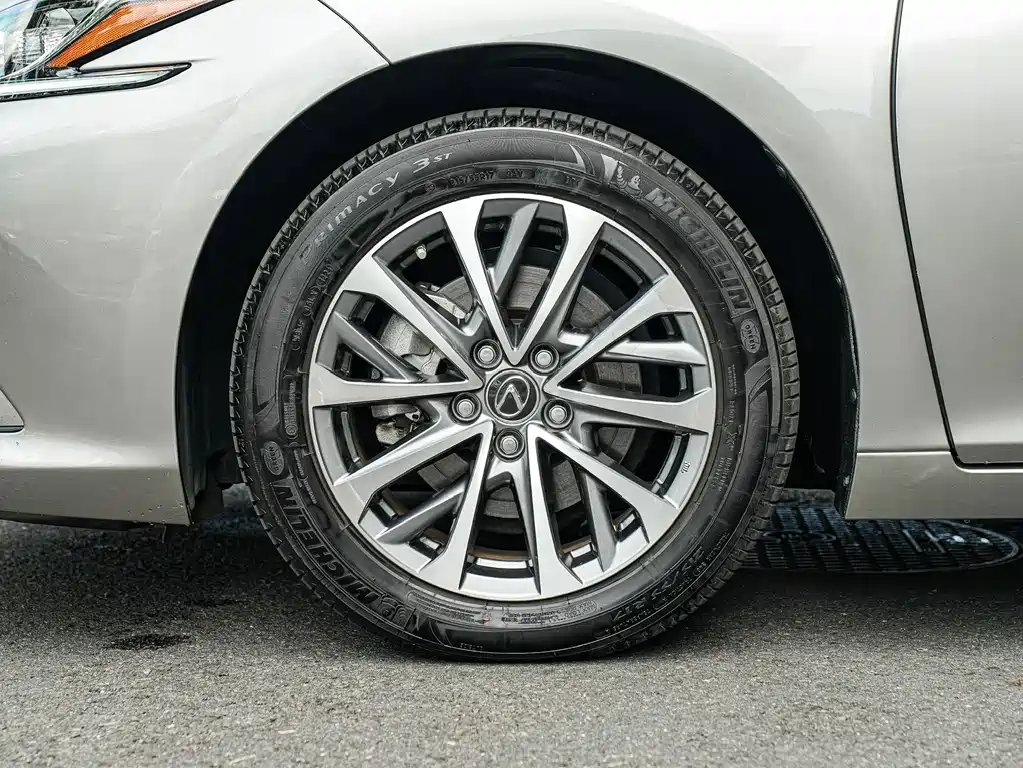 Lexus ES — миниатюра 6