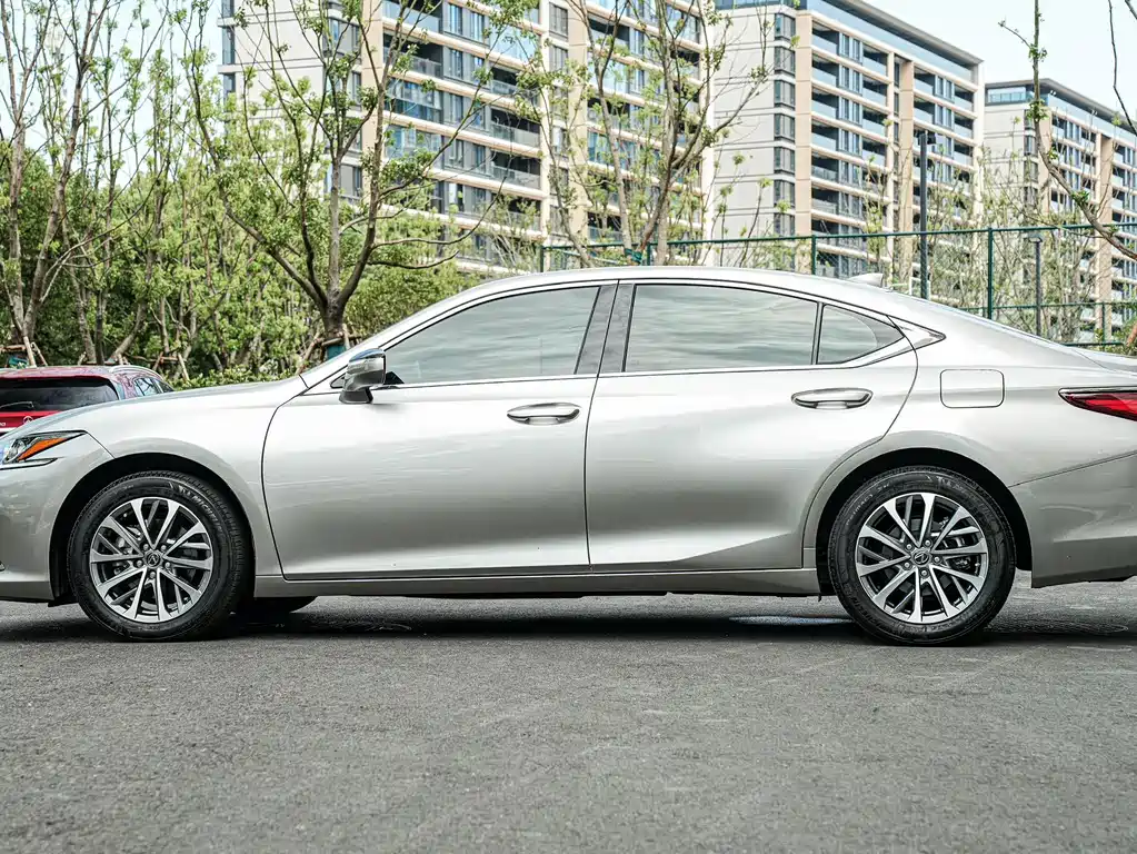 Lexus ES — миниатюра 5