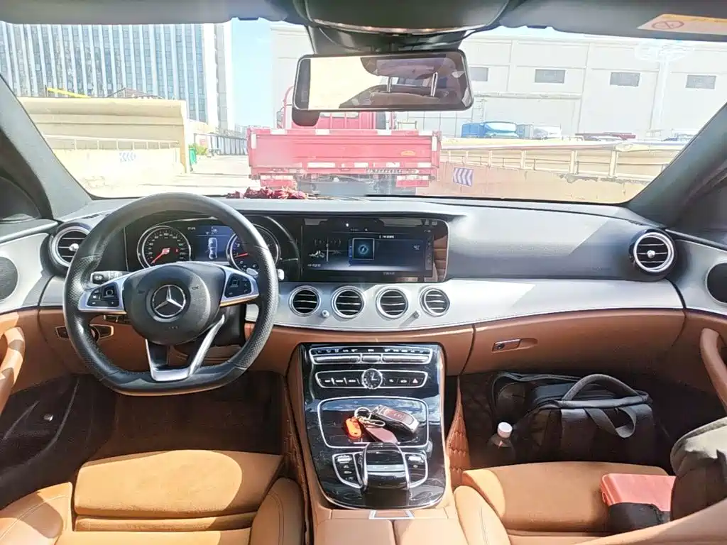 Mercedes-Benz E-Class — миниатюра 10