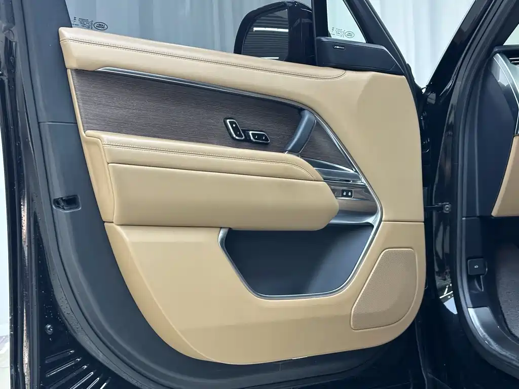 Land Rover Range Rover — миниатюра 7