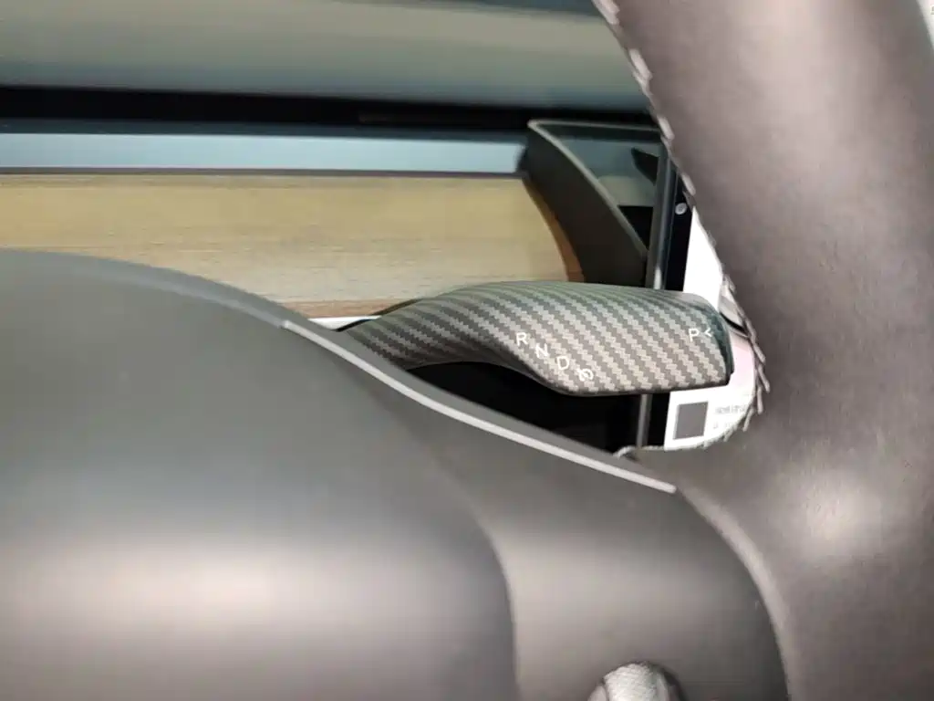 Tesla Model Y — миниатюра 14