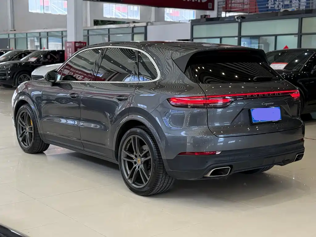 Porsche Cayenne — миниатюра 4
