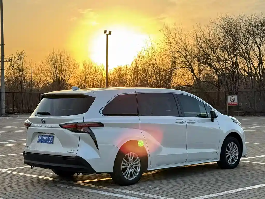 TOYOTA SIENNA
