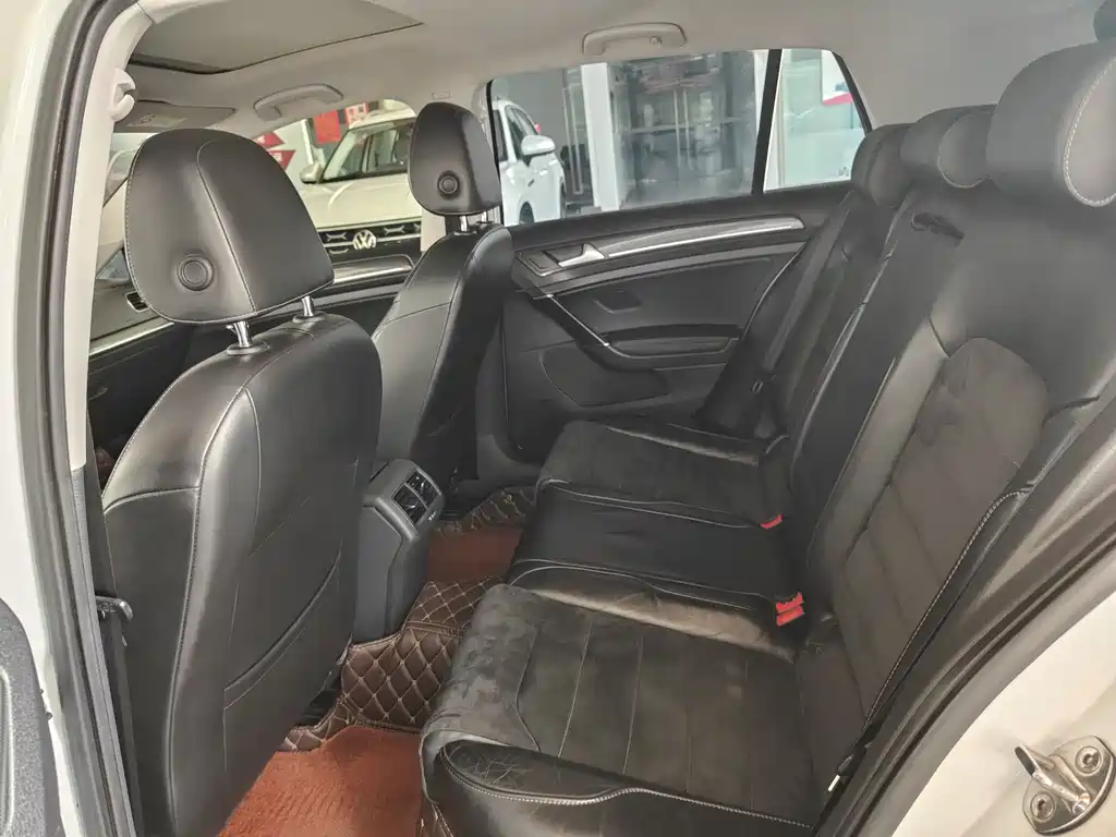 Volkswagen Golf 2018 230TSI AT Luxury