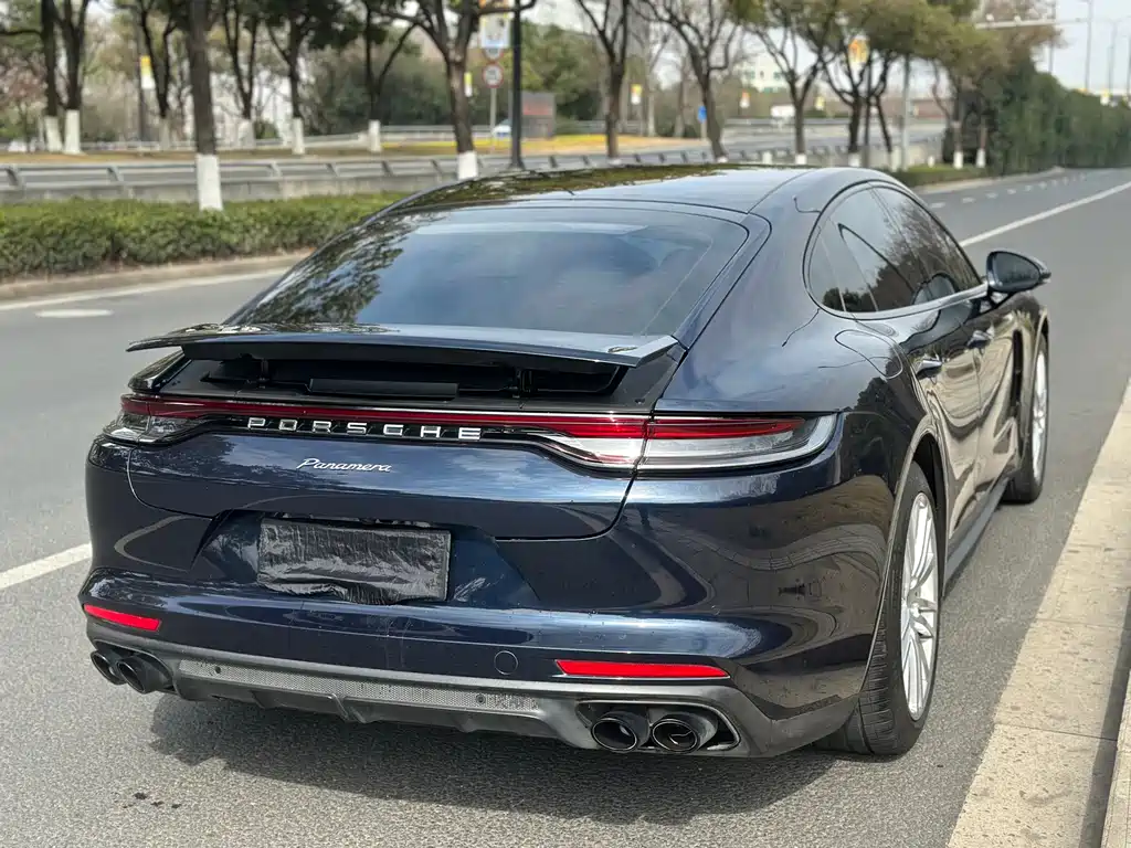 PORSCHE PANAMERA